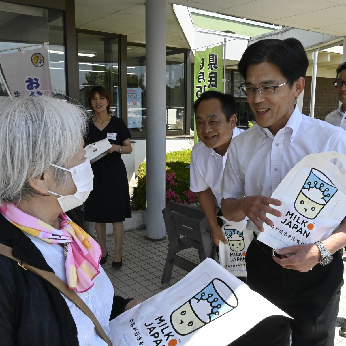 6月1日は「牛乳の日」 消費拡大へ「協力を」高根沢町長に呼びかけ 栃木
