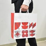 創業90年記念し紙袋新調　福田屋、なくなり次第終了　ギョーザやイチゴなど栃木県の魅力表現