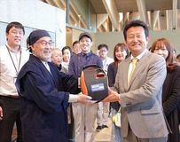 移住した元セコム会長の木村さん　道の駅ましこにＡＥＤ寄贈