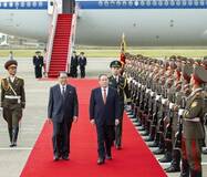 中国首相ら訪問相次ぐ
