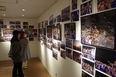 熱気感じる177枚　真岡の夏祭りの写真展、16日まで