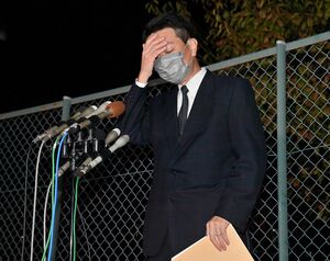 那須雪崩事故の初公判を終え、報道陣の取材に応じる遺族＝25日午後６時30分、宇都宮市小幡１丁目