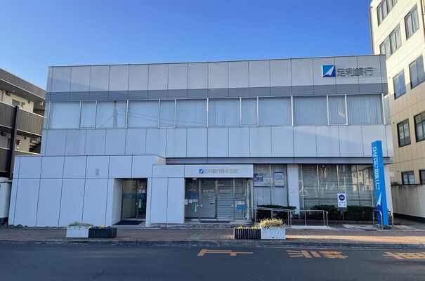 店舗の一部が学習塾となる足利銀行野木支店。１階右端のスペースに開設される＝野木町