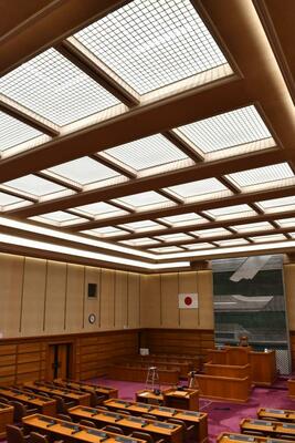 耐震化工事が実施される議場の天井