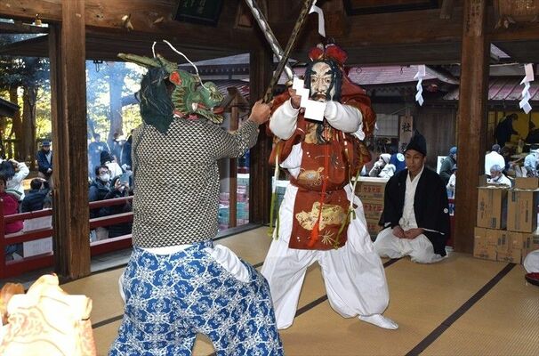 迫力ある演技が披露された「大蛇の舞」