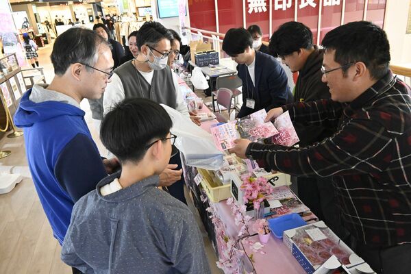 さいたま市の商業施設で行ったさくらまつりのＰＲ活動