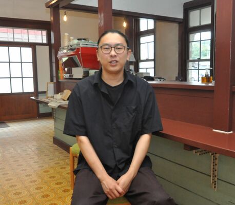 「古里の街なかを元気にしたい」とカフェを開店した岡田さん