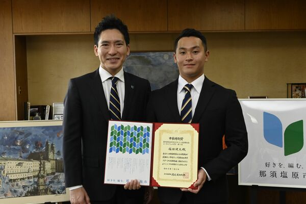 市長特別賞を受賞した福田さん（右）