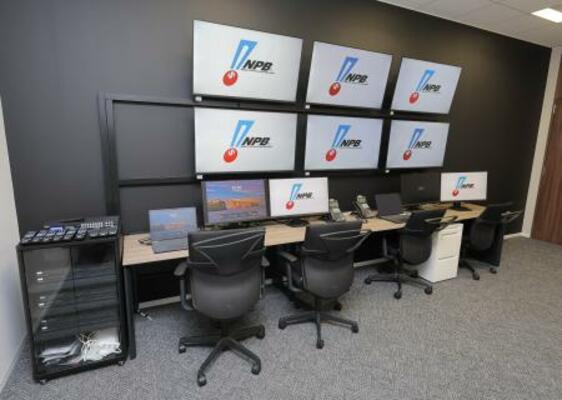 　報道陣に公開されたＮＰＢのリプレーセンター＝２４日、東京都港区（代表撮影）