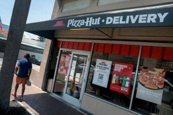 ピザハットの店舗=16日、米フロリダ州マイアミ(ゲッティ=共同)