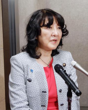 　オンラインでのＧ７財務相会合を終え、記者会見する片山財務相＝９日夜、財務省