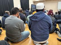 モスク反対、広がりに懸念