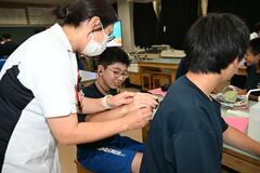 看護師ら講師に 医療の仕事体験