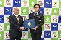 市内新１年生に防災ずきん寄贈