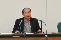 兼職問題で福田氏会見「受け入れざるを得ない」　斎藤市議が秘書辞職