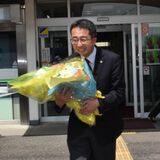 矢板の斎藤市長が退任「やり過ぎたことはあっても、やり残したことはない」　市役所に別れ、職員ら300人見送り
