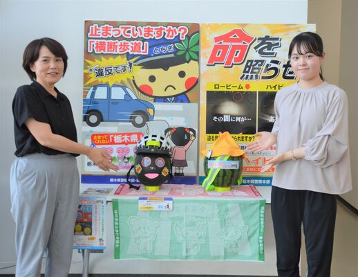 小山署１階に置かれたスイカ