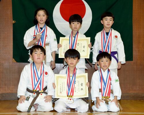 団体の形・組手の優勝チーム