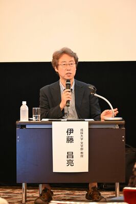 パネリストとして登壇した伊藤教授＝24日午後、東京都内