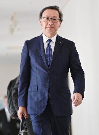 プロ野球オーナー会議に臨む日本ハムの井川伸久オーナー=17日、東京都内