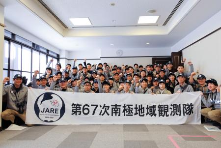 第67次南極地域観測隊が出国 オーストラリアで「しらせ」乗船｜全国