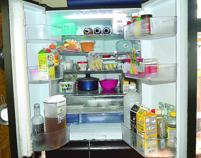 食品が入った冷蔵庫