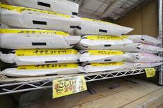 新米高く在庫だぶつく