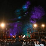 採石場跡に響く歌声　栃木で岩船山クリフステージ　May J.さん、鈴木…