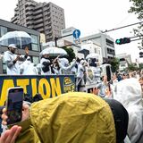 雨の中、ブレックス優勝パレードに熱気　主催者は「５万人」と発表