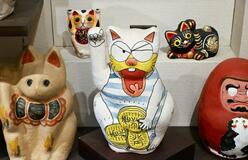 人も福も呼ぶ招き猫　