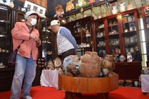 鷲子山上神社で「ふくろう展」