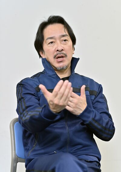 「新鮮な芝居を届けたい」と意欲的に語る栗原