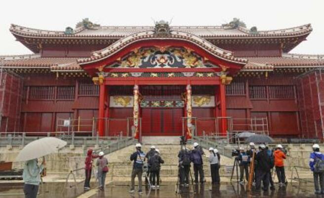 　再建中の首里城正殿＝５月、那覇市