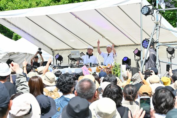 昨年のアシカガミュージックガーデンのＤＪステージの様子