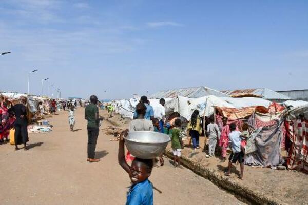 スーダン内戦のため、南スーダン上ナイル州に逃れた難民たち=13日(ゲッティ=共同)