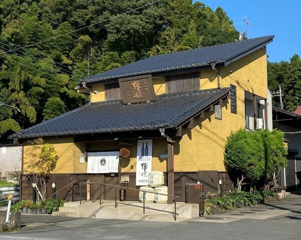 東日本大震災で酒蔵の象徴だった煙突がなくなった現在の井上清吉商店＝宇都宮市