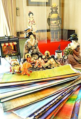 下野しぼり和紙と下野人形