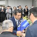 市貝・軽部修町長が初登庁 　「元気な町に」意欲語る
