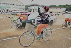 自転車事故再現 安全意識高める