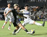シティ３発２連勝