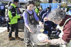 金次郎の功績を炊き出しで周知
