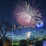 花火2500発とイルミ、冬の夜空を彩る　芳賀でフェスと花火大会