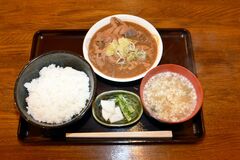 【グルメ探訪】ご飯が進むガッツリ系　味噌もつ煮込み定食　もつ匠 ヒカリ軒（小山）