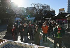 幸せな新年を祈って　初詣客で宇都宮二荒山神社にぎわう