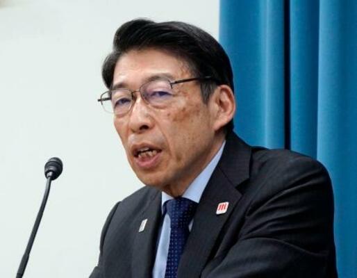 記者会見する福岡県の服部誠太郎知事=14日午前、福岡県庁