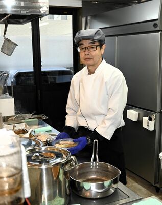 朝ラーメンを提供する菅原さん