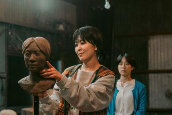 映画「ナギダイアリー」の一場面☆(○の中に小文字のC)2026 ナギダイアリー・パートナーズ(スターサンズ/八朔ラボ/ワンダーストラック)/Survivance/Momo Film Co.