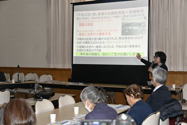 語り部活動のノウハウを学ぶ研修会＝９日午前、都内