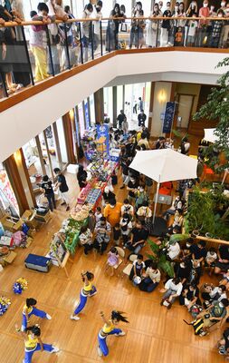 特産品販売やイベントなどで盛り上がったカーニバル