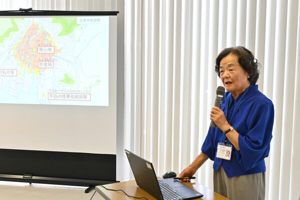 被爆の体験を語る石橋さん＝29日午前、広島市中区